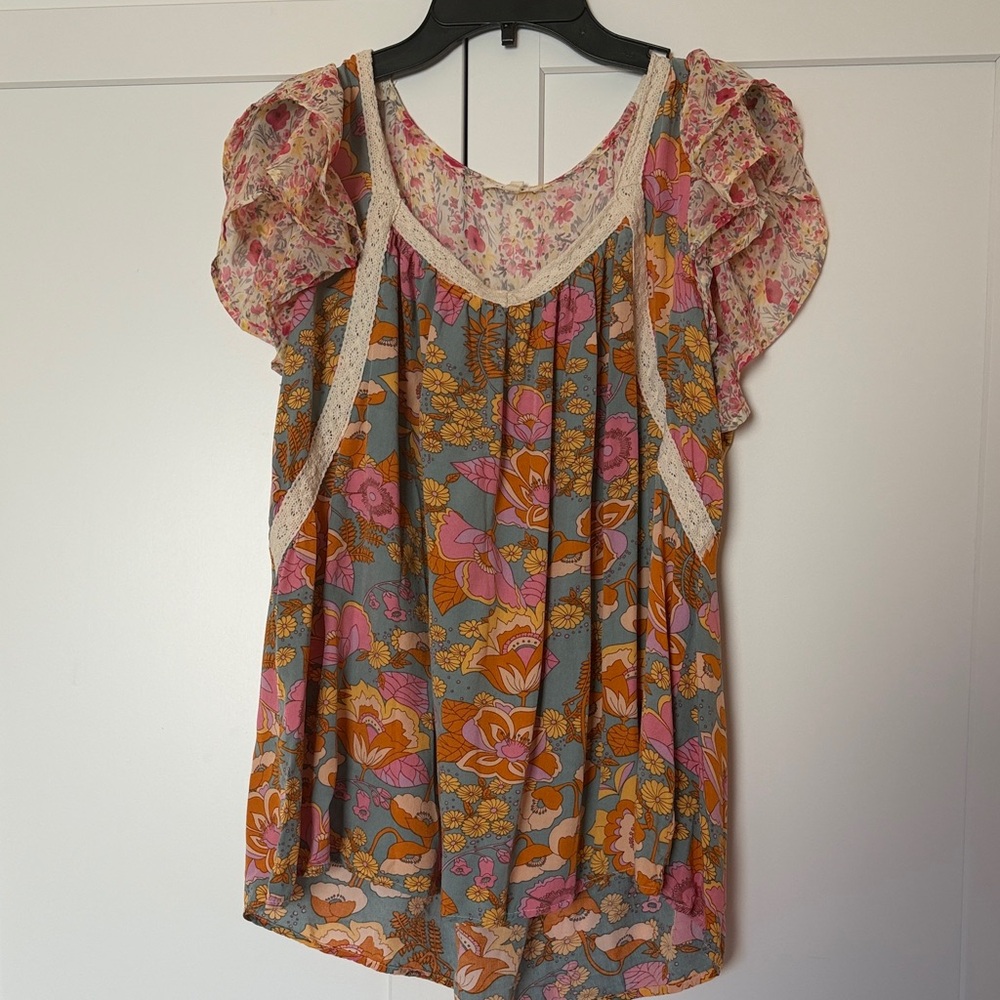 JODIFL Floral Blouse with Lace Accents